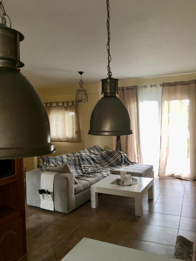 アフィトス Modern Houseゲストハウス エクステリア 写真
